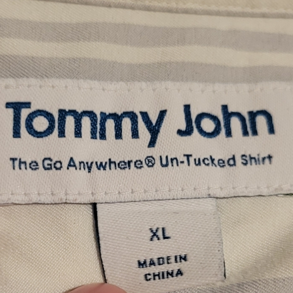 Tommy John The Go Anywhere Un-Tucked Shirt Men's Size XL Long Sleeves Stripes - Picture 3 of 9